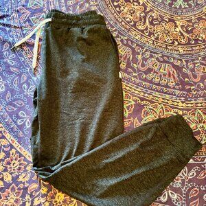 Vuori Women's Jogger Size Small / Black Healthered
